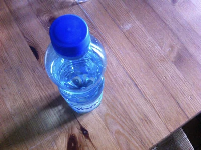 Ouverture bouteille eau gazeuse