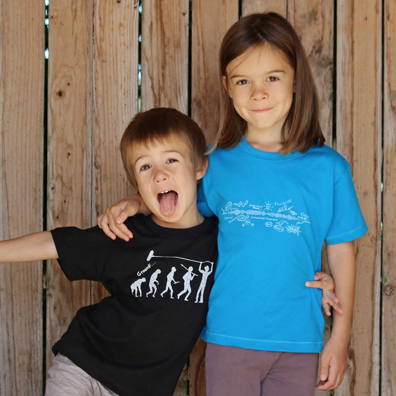 T-shirt avec un dessin d'une journée en onomatopées, photo 3