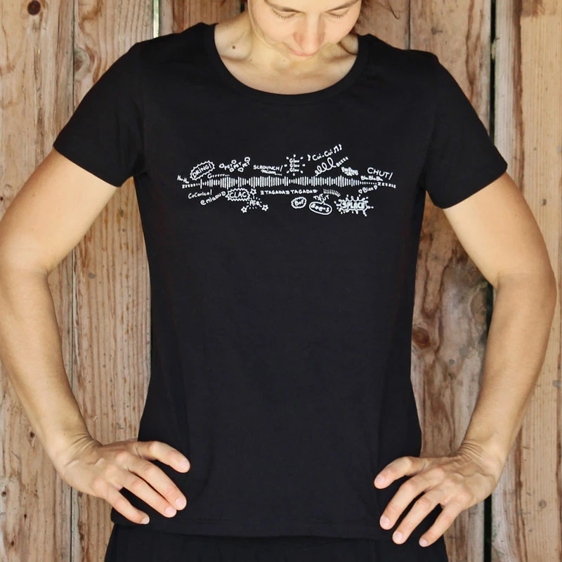 T-shirt avec un dessin d'une journée en onomatopées