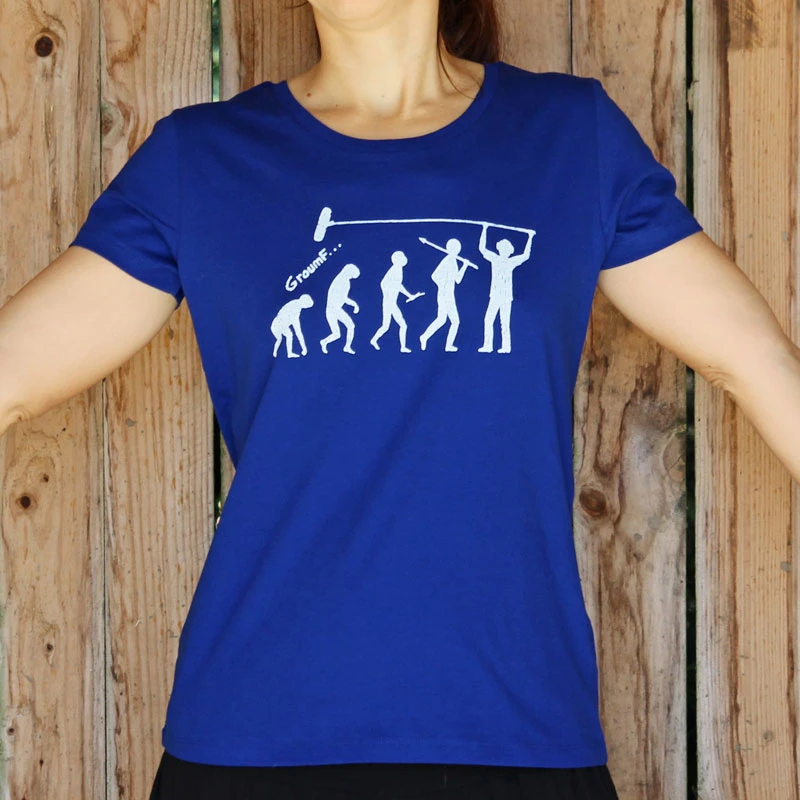 Une femme avec un t-shirt Evolu'son