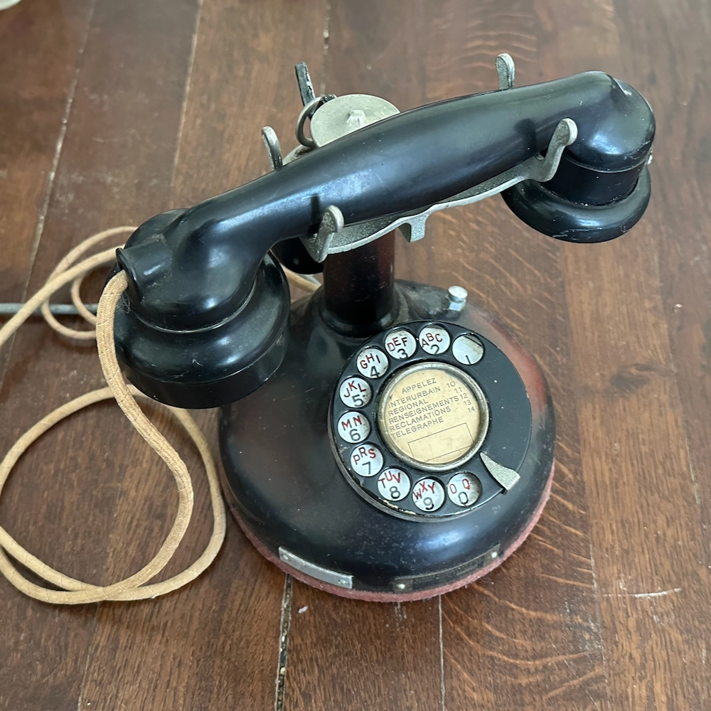 Telephone bakelite ptt24