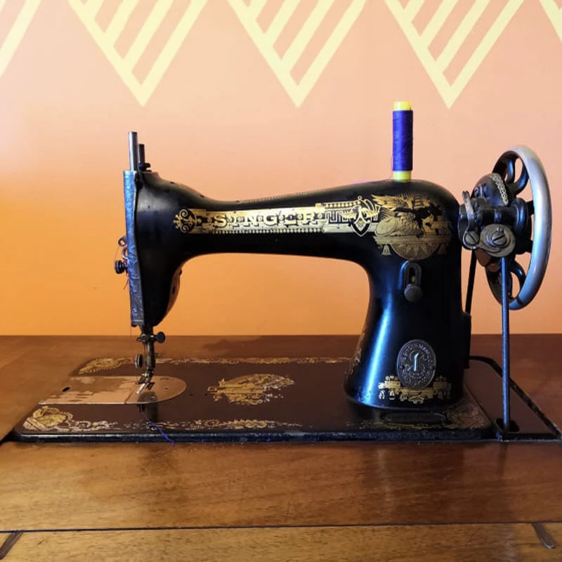 Machine à coudre (non motorisée)